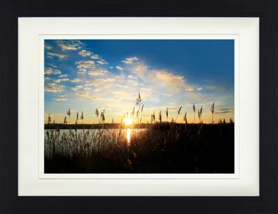 Produktbild von Seen Gerahmtes Bild Mit Edlem Passepartout | Wand-Bilder | Im Bilderrahmen - See Bei Sonnenaufgang (30 x 40 cm)