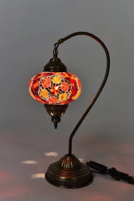 Immagine prodotto di Lampada da tavolo turca realizzata a mano, modello ad arco rosso/bianco – Lampada orientale con mosaico per un'illuminazione suggestiva