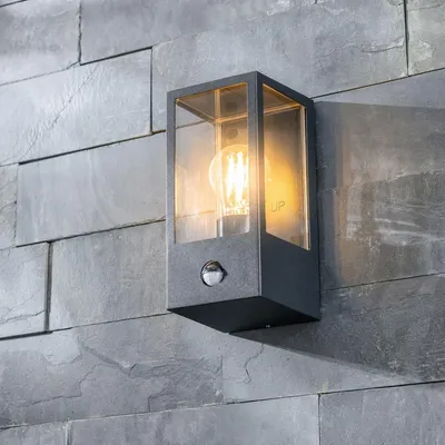 Außenwandleuchte schwarz mit PIR-Sensor IP44 E27 22 cm