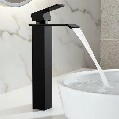 Produktbild von Kalt- und Warmwasserarmatur aus Edelstahl, schwarz, Hochschwengel, quadratischer Drehknopf, Badezimmerarmatur.