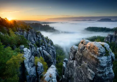 Produktbild von XXL Poster 100 x 70cm (S-842) Elbsandsteingebirge beim Sonnenaufgang und Nebel im Tal Sächsische Schweiz - Bastei (Lieferung gerollt!)
