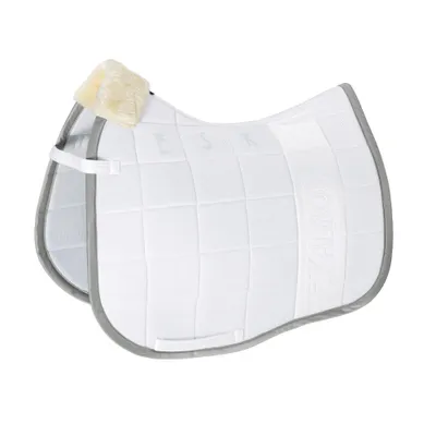 Produktbild von Eskadron Platinum PURE Schabracke " INNO - PAD " Fauxfur Form - Dressur Farbe - weiß