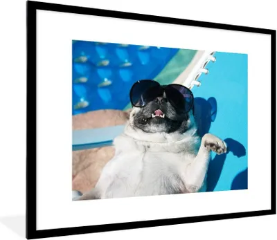 Produktbild von MuchoWow® Gerahmtes Poster Hund - Lustig - Sonnenbrille - Kinder - Jungen - Mädchen - Kind 80x60 cm - Poster mit Schwarzem Bilderrahmen Wandposter Rahmen Foto Bilder - Schlafzimmer-Dekorationen - Fotoposter