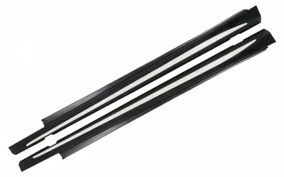 Productafbeelding van Zijkantbeschermer voor Mercedes C-klasse W205 S205, modeljaren 2014-2020, sportief C63-design.