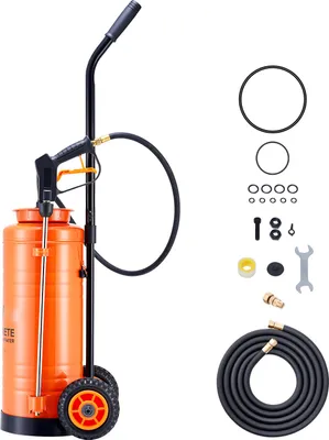 Produktbild von SucceBuy Drucksprüher mit Rollen, Sprühgerät aus Edelstahl, 13,2 L Kapazität, robuster Pumpsprüher mit Schläuchen und 2 Messingdüsen, geeignet für Bauprojekte, Rasenpflege und Gartenarbeiten