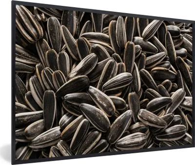 Produktbild von MuchoWow® MuchoWow® Gerahmtes Poster Nahaufnahme von schwarzen Sonnenblumenkernen 60x40 cm - Poster mit zchwarzem Bilderrahmen - Printing - Wanddeko Schlafzimmer