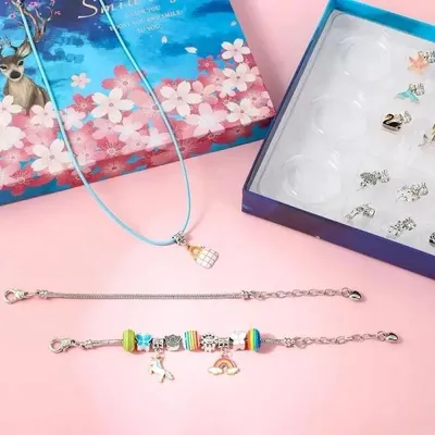 Image de Bijoux dans une boîte décorative, 43 pièces - Aliga