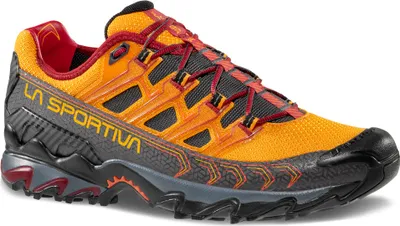 Trailrunning-Schuh "Ultra Raptor II" von La Sportiva in leuchtendem Orange und Schwarz mit rutschfester Sohle.