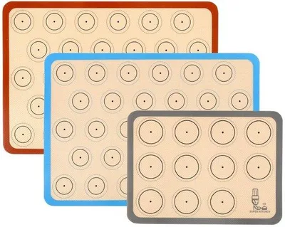 Immagine prodotto di Tappetino in silicone Famanu per macarons - Set di 3 - dimensioni 42x29,5 cm e 29,2x21,6 cm