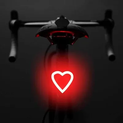 Image de Feu arrière de vélo à LED - Rechargeable - Boîtier rigide - 5 modes d'éclairage - Haute puissance - Feu de sécurité - Cadre rouge - Idéal pour les randonnées à vélo et les trajets de nuit
