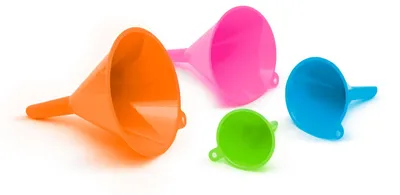 Immagine prodotto di Set di 4 imbuti – Imbuti da cucina in plastica di diverse dimensioni – Ideali per versare liquidi in bicchieri e bottiglie – Leggeri e versatili – Adatti per l'uso quotidiano in cucina [10900B]