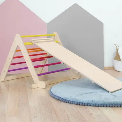 Produktbild von Kinder Pikler Dreieck PIKY mit einem Brett - Rot Regenbogen