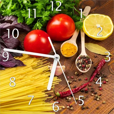 Produktbild von Wallario Design Wanduhr Italienisches Menü mit Spaghetti, Tomaten, Basilikum und Gewürzen aus Echtglas, Größe 20 x 20 cm