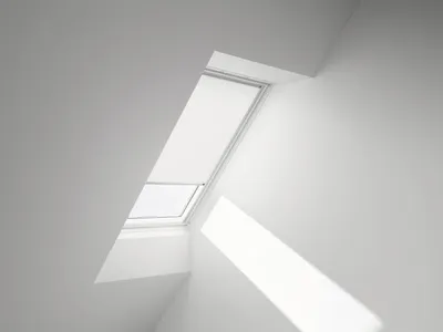Produktbild von VELUX Sichtschutzrollo weiß uni manuell Rahmen aluminium RFL Y45 1028S