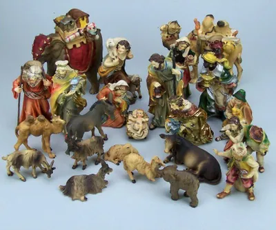 Produktbild von Krippenfiguren Set aus Polyresin, handbemalt. Mathiaskrippe 23 Teile, 11 cm