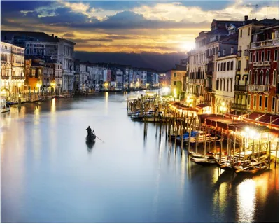 Produktbild von Wallario Poster - Canal Grande in Venedig am Abend mit untergehender Sonne, Kunstdruck Größe: 40 x 50 cm