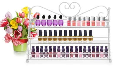 Produktbild von FullBerg weißes Nagellackregal mit 3 Metallablagen als Wandregal für Nagellack oder ätherische Öle, Nagellackständer und Präsentationsständer für Frauen.