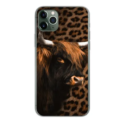 Produktbild von MuchoWow® Handyhülle Schutzhülle Hülle für iPhone 11 Pro Max Schottischer Highlander - Pelz - Pantherdruck Silikon Softcase Handy Hülle - Schutz
