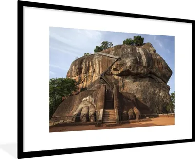 Produktbild von MuchoWow® Gerahmtes Poster Die Löwentreppe auf dem Sigiriya-Felsen oder dem Löwenfelsen 90x60 cm - Poster mit Schwarzem Bilderrahmen Wandposter Rahmen Foto Bilder - Wanddekoration - Fotos