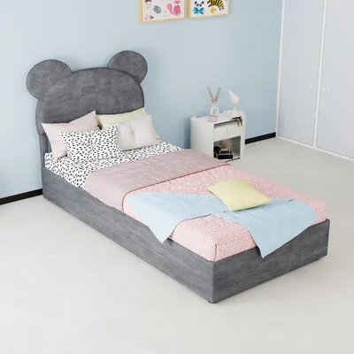 Zdjęcie produktu dla Łóżeczko dziecięce typu "domek" o wymiarach 90x200 cm, wykonane z litego drewna sosnowego i MDF, łóżko z tablicą, 2 szufladami, barierką i stelażem. Kolor: biały