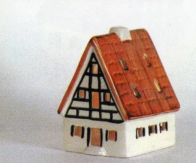 Das Frankenhaus, gefertigt aus hochwertigem Porzellan hat ein rotbraunes Dach im Fachwerkstil.