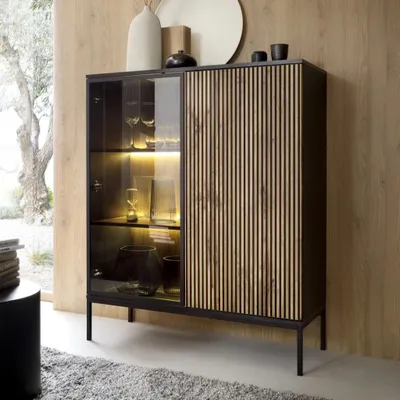 Produktbild von Vitrine Lagos 126 cm 2D zwei-türig – moderne Glasvitrine mit LED und Metallfüßen (Schwarz)