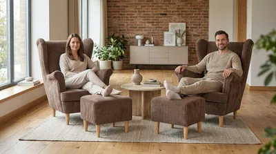 Produktbild von 2er-Set Ohrensessel ARI Bonito Apollo – mit Hockern, Cord in Braun, Family Meble, KI-generiertes Bild