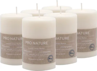 Productafbeelding van Müller Kerzen PRO NATURE Stumpenkaarsen, gegoten - Ivoorkleurige stearinekaarsen - 6 stuks. Natuurlijke was, vrij van palmolie en ongeparfumeerde staafkaarsen, 6,8x10 cm