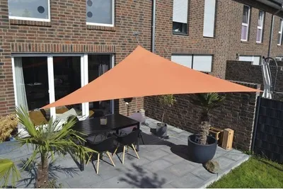 Produktbild von Floracord Dreiecksonnensegel 3,0 x 3,0 x 3,0m, HDPE 180 g/m² wind- und wasserdurchlässig, terracotta