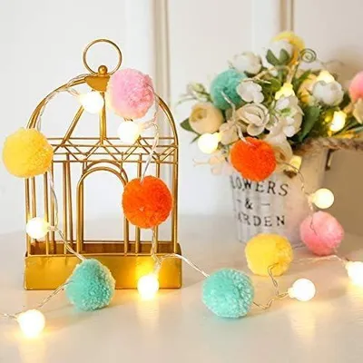 Pompon-Lichterkette, 20 warmweiße LEDs, 6,4 m, batteriebetrieben, flauschig