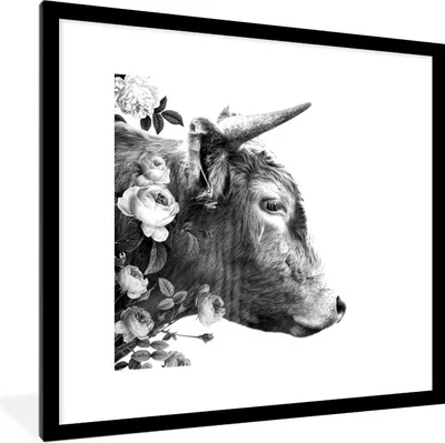 Produktbild von MuchoWow® Gerahmtes Poster Schottischer Highlander - Blumen - Schwarz - Weiß 40x40 cm - Poster mit Schwarzem Bilderrahmen Wandposter Rahmen Foto Bilder - Poster - Plakat im Rahmen