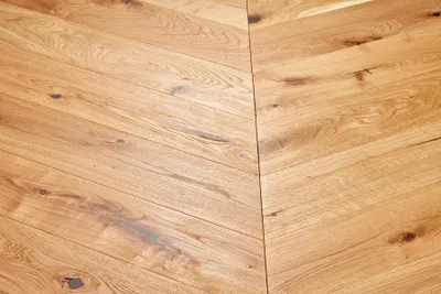 Obrázok produktu pre Parketová doska Holzfloors Chevron Vintage - prírodná 14 x 164 x 800 m˛
