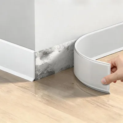 Productafbeelding van Flexibele Plint met Zelfklevende Achterkant (6 Meter, Wit)
