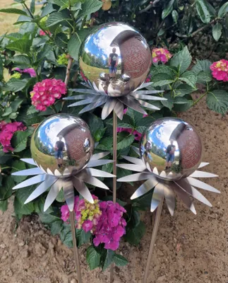 Produktbild von Blütenzauber Milano 3er Set Rosenkugel 15/10/10 cm Edelstahl poliert Gartenstecker Deko mit Stab 80 cm