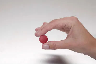 Produktbild von MAUL Magnet rund 10 Stück 0,3 kg Kunststoff Ferrit bruchsicher erodiert lackiert Ø 2 x 0.75 cm rot
