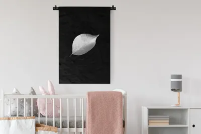 Produktbild von MuchoWow® Wandteppich Wandbehang Blatt auf schwarzem Hintergrund - schwarz und weiß 60x90 cm Tapisserie Dekoration Wandtuch - Foto-Teppich - Abwaschbar