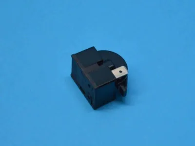 Produktbild von Anlaufrelais für Kompressor Hisense HK1512634 in KühlGefrierKombination