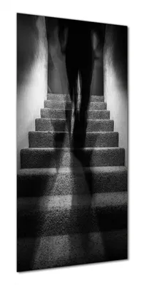 Produktbild von Wallario selbstklebende Duschrückwand 70 x 180 cm mit Motiv Mysteriöse Treppe mit Schattenfigur - Schwarzweiß - Wandverkleidung mit Hochglanzlaminat in Glasoptik