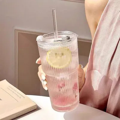 Produktbild von 600 ml Glasbecher mit Deckel und Strohhalm, 20 Unzen Eiskaffeebecher mit Deckel, Glastrinkbecher mit Strohhalm, ideal als Reisebecher