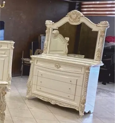Produktbild von Casa Padrino Luxus Barock Kommode mit Spiegel Weiß / Gold - Barockstil Möbel