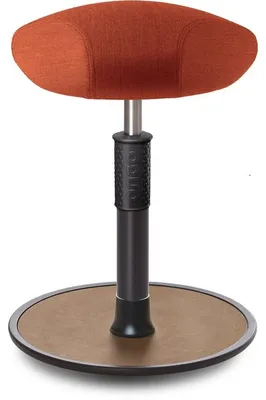 Produktbild von Sitz- Stehhocker Free Regular Triangel kvadrat Remix Orange schwarz /Natur.
