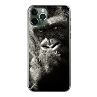 Produktbild von MuchoWow® Handyhülle Schutzhülle Hülle für iPhone 11 Pro Gorilla auf schwarzem Hintergrund in Schwarz und Weiß Silikon Softcase Handy Hülle - Handy