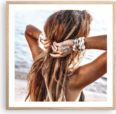 Produktbild von Gerahmtes Poster - Rahmen in heller Eiche - Haare Frau Strand - 60x60 cm - Wand Bild - Wanddeko - Wandbilder - Kunstposter - Wandposter - Bilderrahmen - Bilder - Kunstdruck - P2NAC60x60-4613
