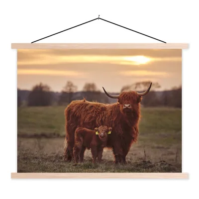 Produktbild von MuchoWow® Textilposter Schottische Highlander - Tiere - Landschaft - Sonnenuntergang - Kuh 60x45 cm mit holzfarbenen Rahmen - Bild