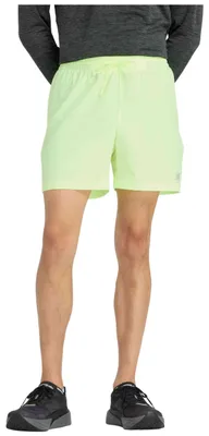 Image de Short New Balance Pantalón corto New Balance Sport Essentials 5 Inch verde claro pour Uni