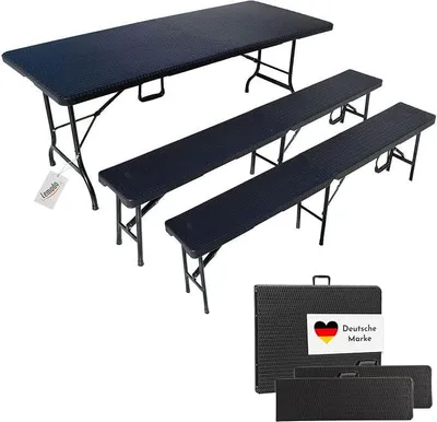 Imagen del producto de Conjunto de mobiliario plegable para exteriores, ideal para carpas y eventos, que incluye una mesa y bancos para cerveza. El conjunto de tres piezas, así como el conjunto de bancos para cerveza, están fabricados con un diseño que imita el ratán