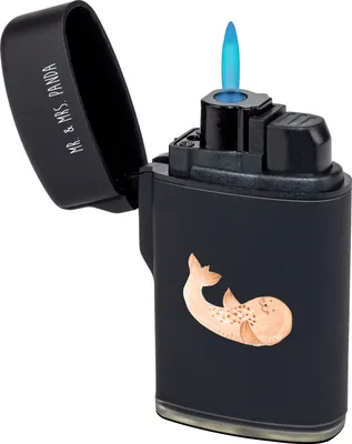 Produktbild von Mr. & Mrs. Panda Feuerzeug Robbe Liegen - Schwarz - Geschenk, Feuerzeuge, anzünder, Lustige Sprüche, zigarettenanzünder, Seehund, Nordsee, Zünder, Meerestier, Ostsee