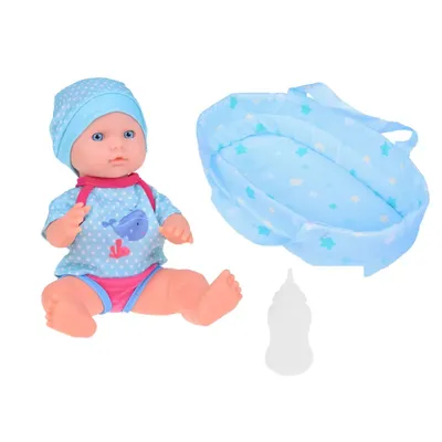 Image de Poupée dans un porte-bébé - boire, zigzaguer Jokomisiada
