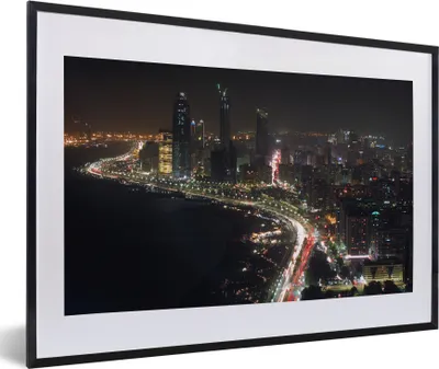 Produktbild von MuchoWow® MuchoWow® Gerahmtes Poster Luftaufnahme von Abu Dhabi in Asien bei Nacht 60x40 cm - Poster mit zchwarzem Bilderrahmen - Schlafzimmer - Plakat in Rahmen - Drucken