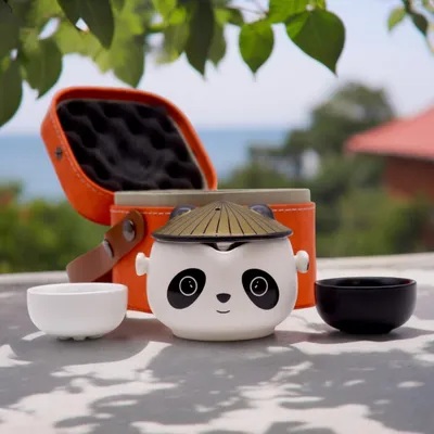 Productafbeelding van Thee-set Panda - Voor twee kopjes & reisetui